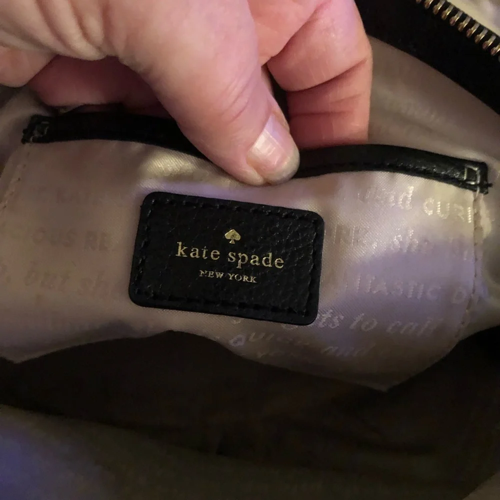 Kate Spade black classic crossbody used a few times outside is perfect
